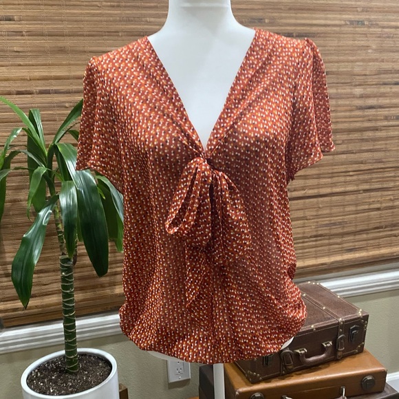 Max Edition Tops - 🌟Pretty Flutter Sleeve Blouse NWT🌟